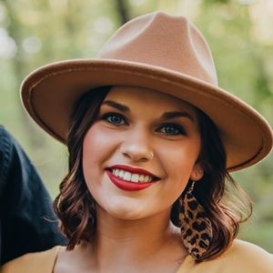 Meet your Posher, Olivia